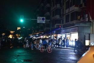 南岸网红小吃街,味蕾盛宴，潮流聚集地