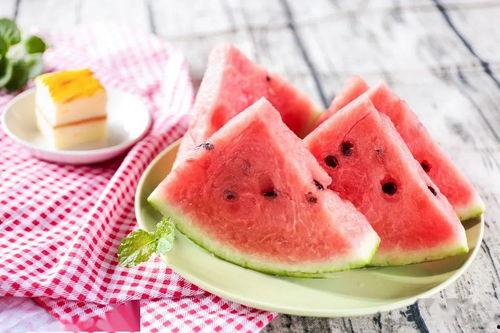 夏日消暑吃瓜,清凉一夏的甜蜜选择