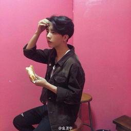 广东网红帅哥图片,颜值与魅力并存的视觉盛宴”